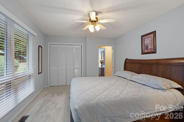 128 Forest View Drive, Flat Rock, NC 28731