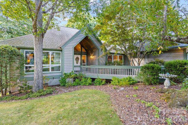 128 Forest View Drive, Flat Rock, NC 28731