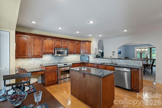 128 Forest View Drive, Flat Rock, NC 28731