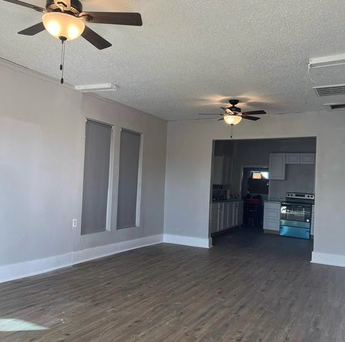 915 NE 1st Street, Mineral Wells, TX 76067