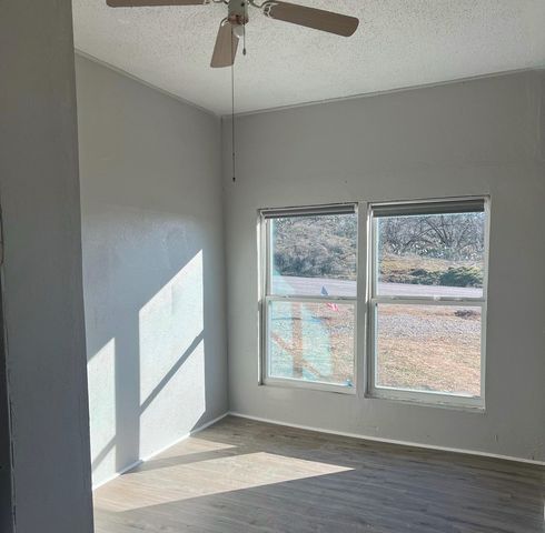 915 NE 1st Street, Mineral Wells, TX 76067