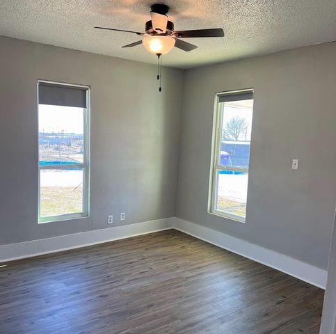 915 NE 1st Street, Mineral Wells, TX 76067