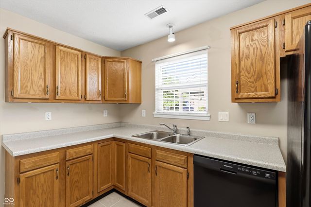 546 E Pine Ridge Drive, Westfield, IN 46074