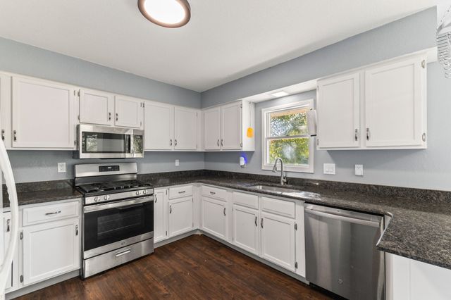 902 S 1st Street, Knoxville, IA 50138