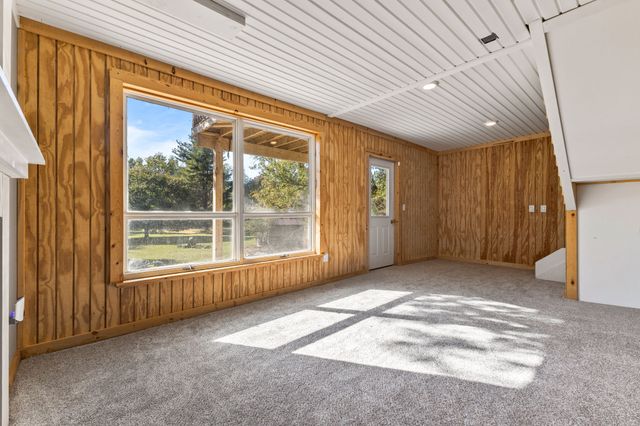 902 S 1st Street, Knoxville, IA 50138