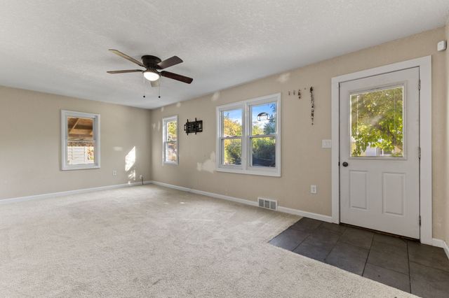 902 S 1st Street, Knoxville, IA 50138