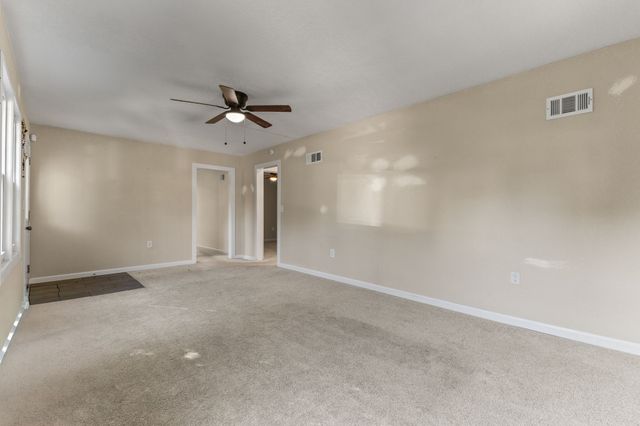 902 S 1st Street, Knoxville, IA 50138