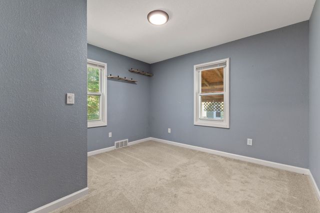 902 S 1st Street, Knoxville, IA 50138