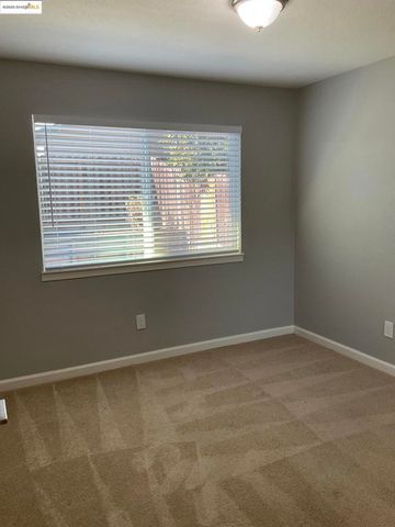 108 E Trident Drive, Pittsburg, CA 94565