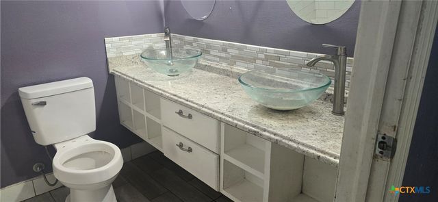 2001 E Forrest Street, Victoria, TX 77901