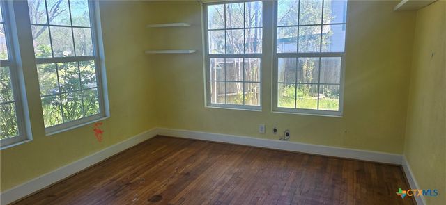 2001 E Forrest Street, Victoria, TX 77901