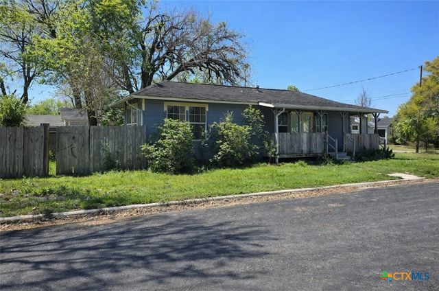 2001 E Forrest Street, Victoria, TX 77901