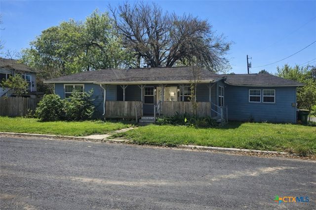 2001 E Forrest Street, Victoria, TX 77901