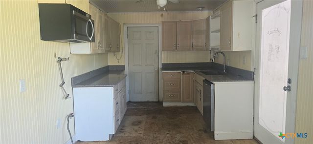 2001 E Forrest Street, Victoria, TX 77901