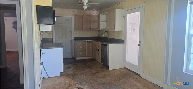 2001 E Forrest Street, Victoria, TX 77901