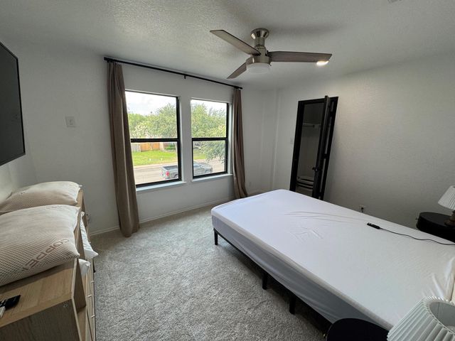 191 Mistletoe LN, Kyle, TX 78640