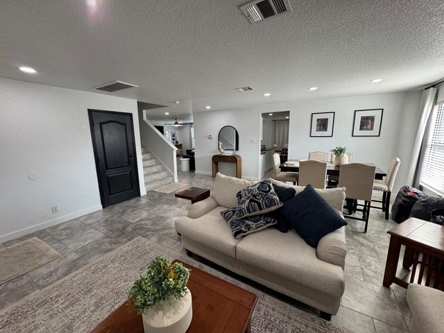 191 Mistletoe LN, Kyle, TX 78640