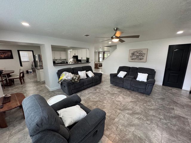 191 Mistletoe LN, Kyle, TX 78640
