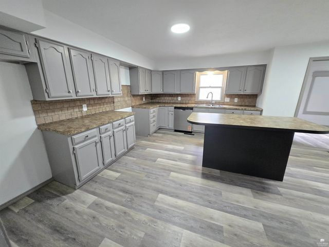 115 NE 7th Street, Abilene, KS 67410