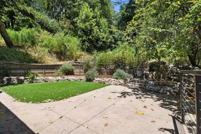 18 Conrad Ct, Oakland, CA 94611