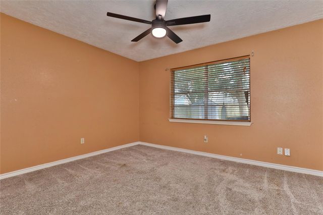 3 Ranch House Loop, Angleton, TX 77515