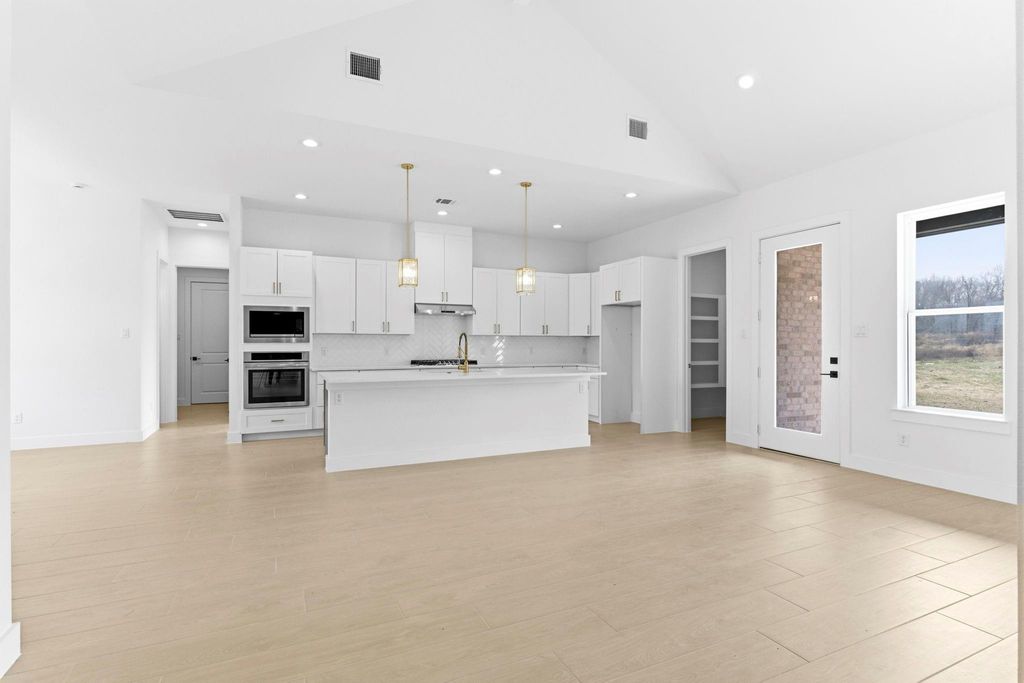 Image 20 of property listing at 3072 Road 66124, Dayton, TX 77535