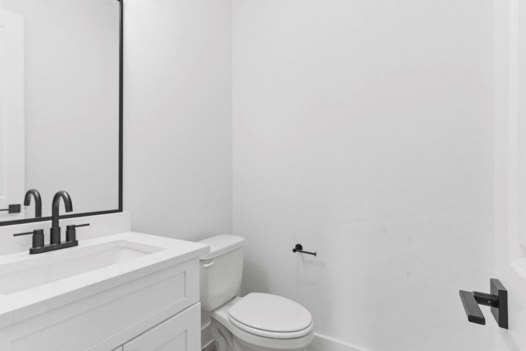 Image 27 of property listing at 3072 Road 66124, Dayton, TX 77535