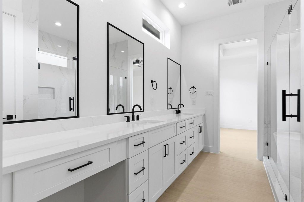 Image 38 of property listing at 3072 Road 66124, Dayton, TX 77535