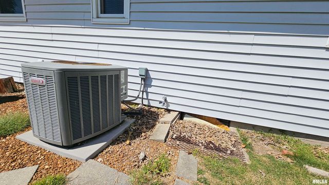 1216 S 17TH Street, Herrin, IL 62948