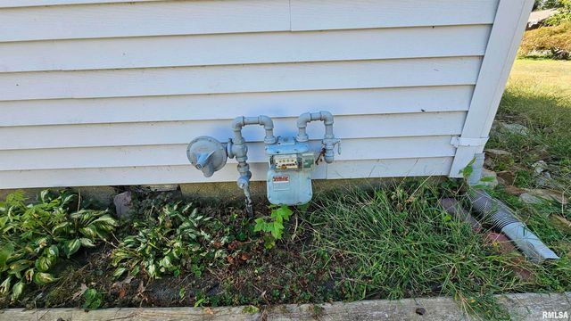 1216 S 17TH Street, Herrin, IL 62948