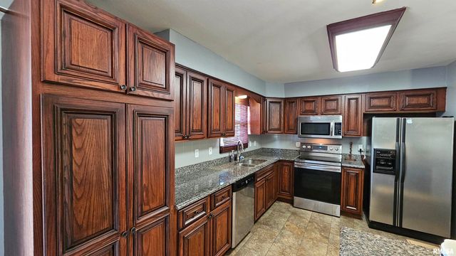 1216 S 17TH Street, Herrin, IL 62948