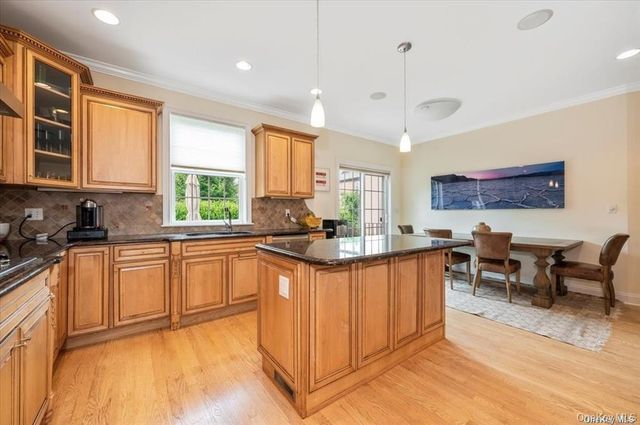 15 W Penn Street, Long Beach, NY 11561