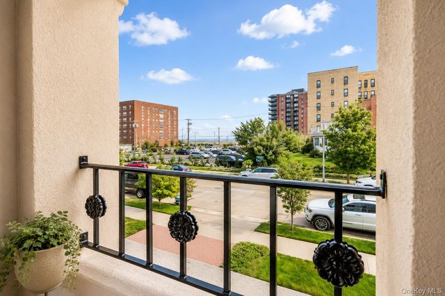 15 W Penn Street, Long Beach, NY 11561