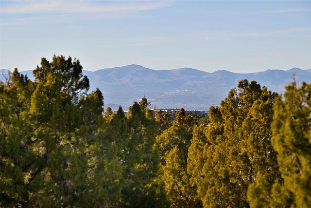 18 Via Diamante, Santa Fe, NM 87506