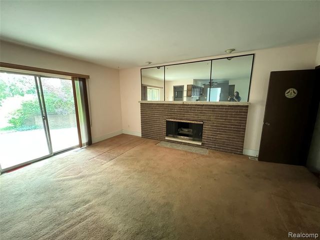 4136 Ironside Drive, Waterford, MI 48329