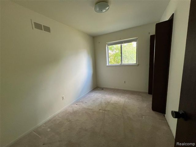 4136 Ironside Drive, Waterford, MI 48329