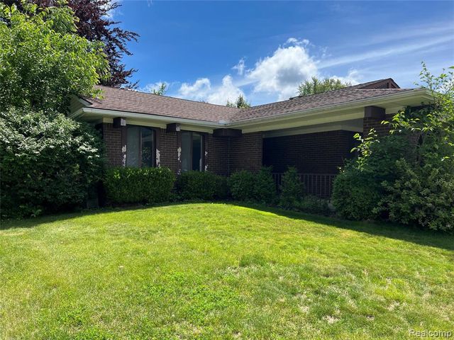 4136 Ironside Drive, Waterford, MI 48329