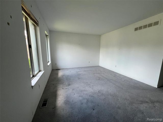 4136 Ironside Drive, Waterford, MI 48329