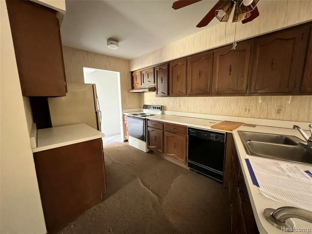 4136 Ironside Drive, Waterford, MI 48329