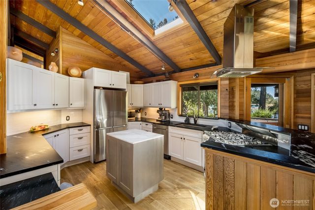 512 Broken Point Road, Shaw Island, WA 98286