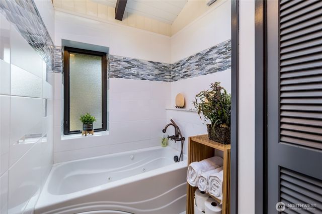 512 Broken Point Road, Shaw Island, WA 98286