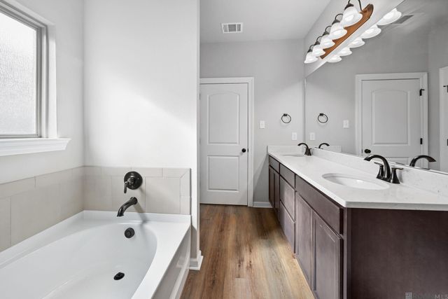 59810 Clifts Cove Dr, Plaquemine, LA 70764