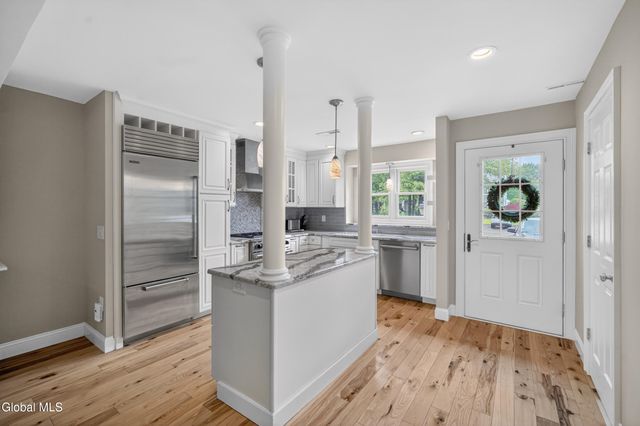 10 Redcoat Court, Halfmoon, NY 12065