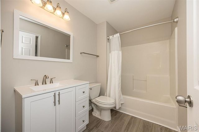 1319 N 4th Street, St Charles, MO 63301