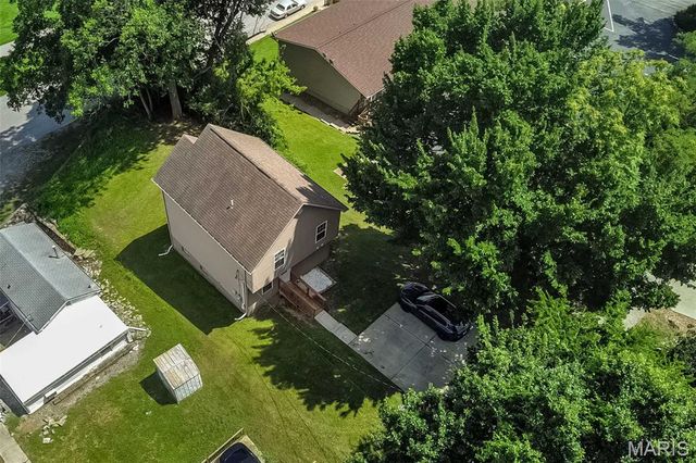 1319 N 4th Street, St Charles, MO 63301