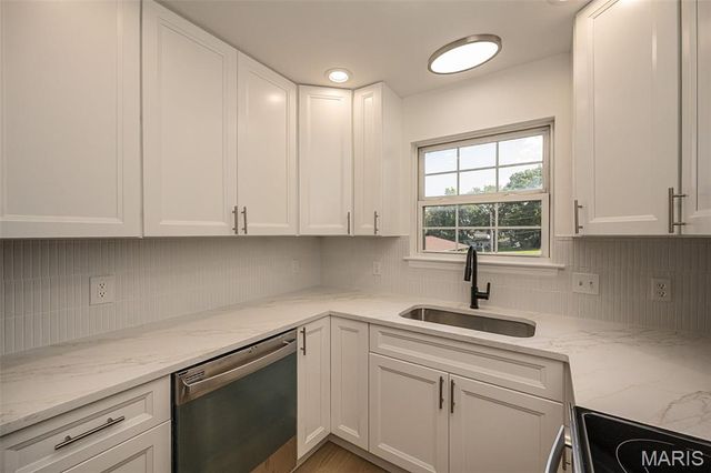 1319 N 4th Street, St Charles, MO 63301