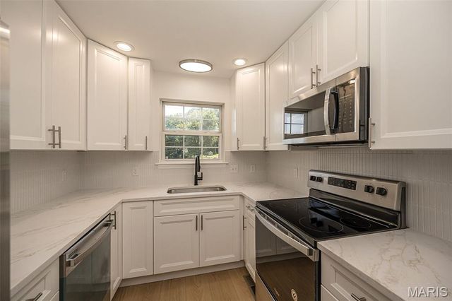1319 N 4th Street, St Charles, MO 63301