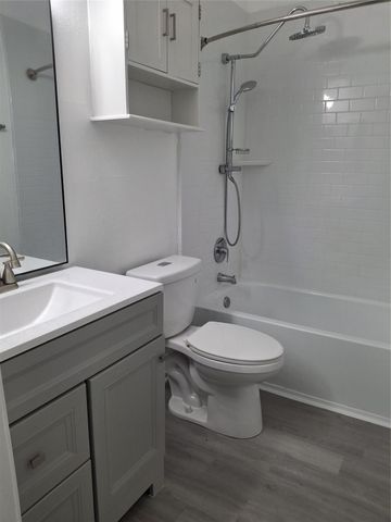 2025 Augusta Drive 205, Houston, TX 77057
