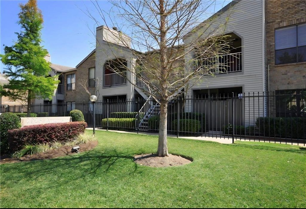 2025 Augusta Drive 205, Houston, TX 77057
