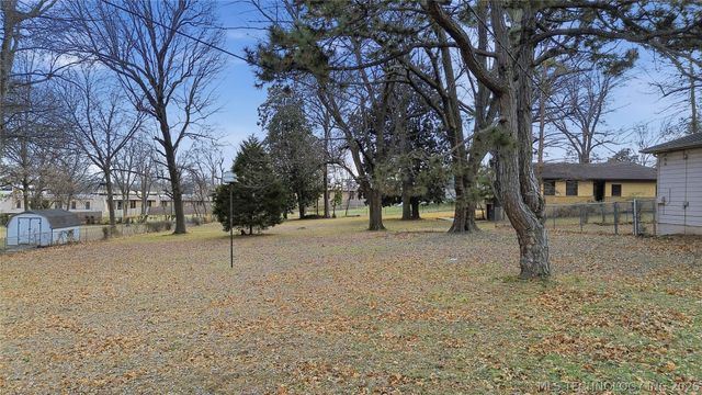 2706 E 49th Street, Tulsa, OK 74105